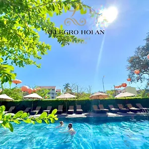 Hotel Allegro . A Little Luxury &